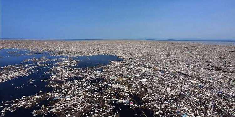 Απίστευτο: Ένα νησί από σκουπίδια και πλαστικά δημιουργείται στη Μεσόγειο
