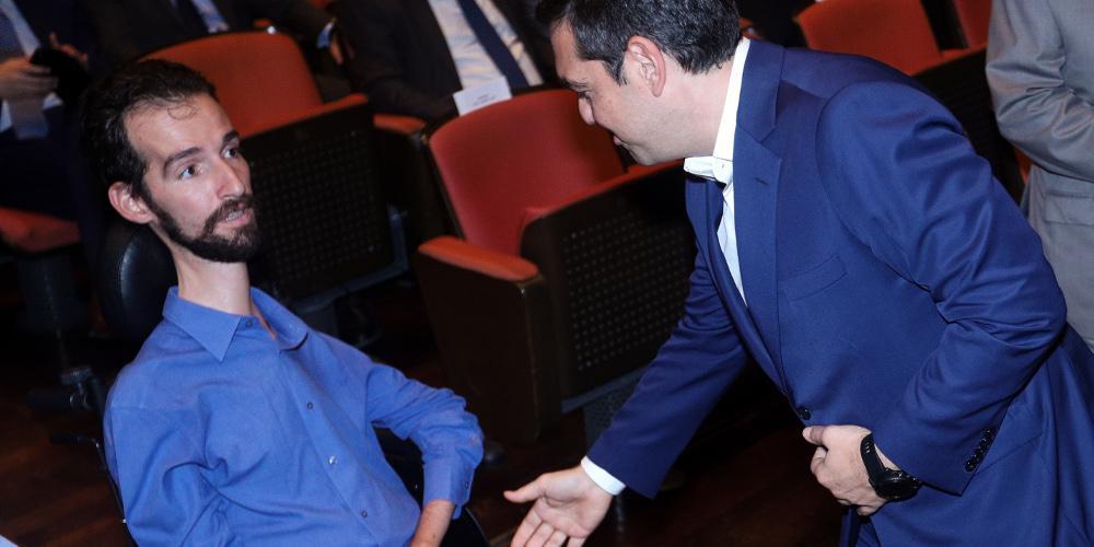 Ο Τσίπρας χαιρέτησε τον Κυμπουρόπουλου στο συνέδριο του ΣΕΤΕ [εικόνες & βίντεο]