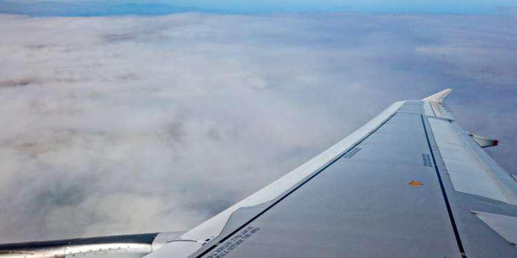 Ο καπνός της πυρκαγιάς στην Εύβοια μέσα από αεροπλάνο [εικόνες]