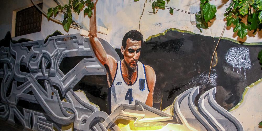 Αίσχος: Βεβήλωσαν ξανά το γκράφιτι του Νίκου Γκάλη στην Αθήνα [εικόνα]