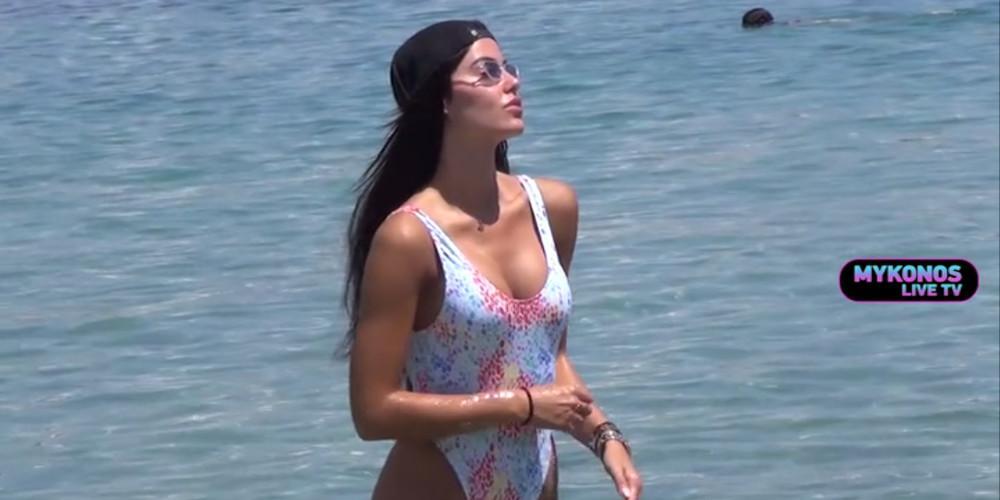 Η Ιωάννα Μπέλλα αφήνει ανοιχτά στόματα με τα...καμώματά της σε παραλία της Μυκόνου [βίντεο]