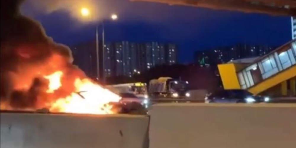 Σφοδρή έκρηξη αυτοκινήτου Tesla στη Μόσχα: Τραυματίστηκαν οι επιβαίνοντες [βίντεο]
