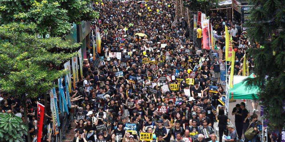 Χιλιάδες διαδηλωτές στους δρόμους του Χονγκ Κονγκ, έξι μήνες μετά την πρώτη μαζική αντικυβερνητική κινητοποίηση