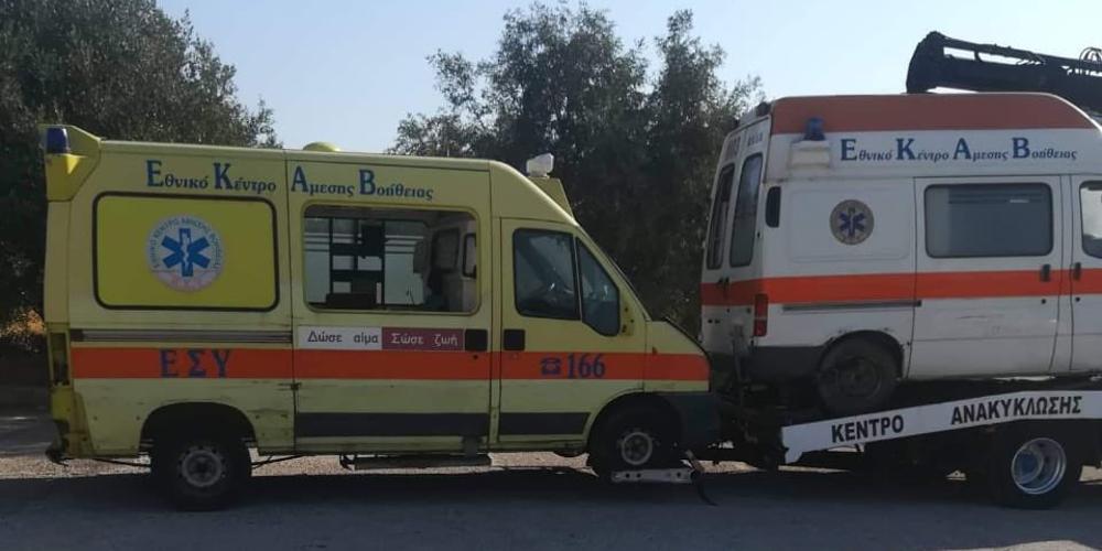 Επιτέλους: Απομακρύνονται τα παροπλισμένα ασθενοφόρα από το νοσοκομείο «Σωτηρία» με εντολή Κικίλια