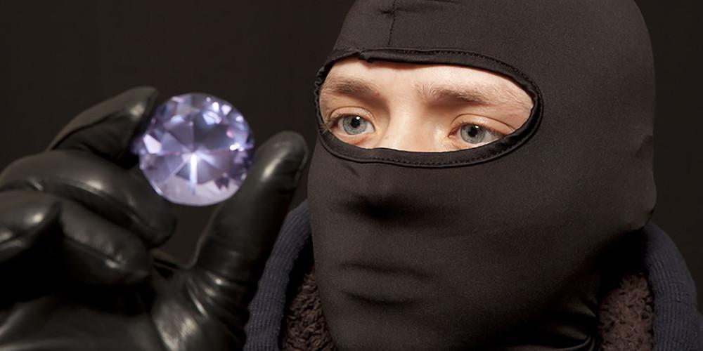 «Ροζ πάνθηρας» στο Βόλο: Εκλάπη διαμάντι αξίας 500.000 ευρώ