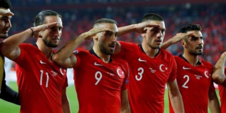 Ατιμώρητοι από την UEFA οι Τούρκοι ποδοσφαιριστές για τους στρατιωτικούς χαιρετισμούς