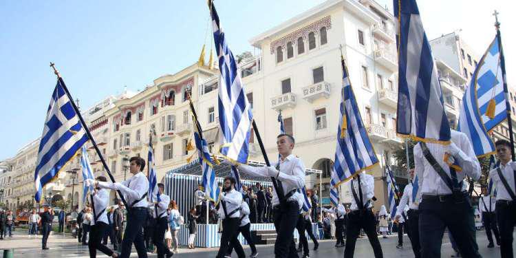 Με λαμπρότητα και πλήθος επισήμων η μαθητική παρέλαση στη Θεσσαλονίκη [εικόνες & βίντεο]