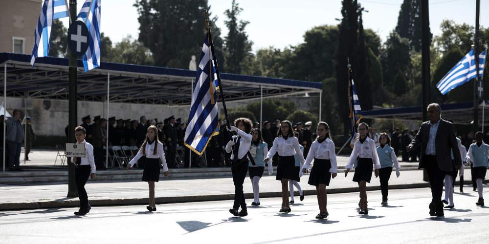 Οι μαθητές της Αθήνας τίμησαν με την παρέλασή τους την επέτειο του «Όχι» [εικόνες & βίντεο]