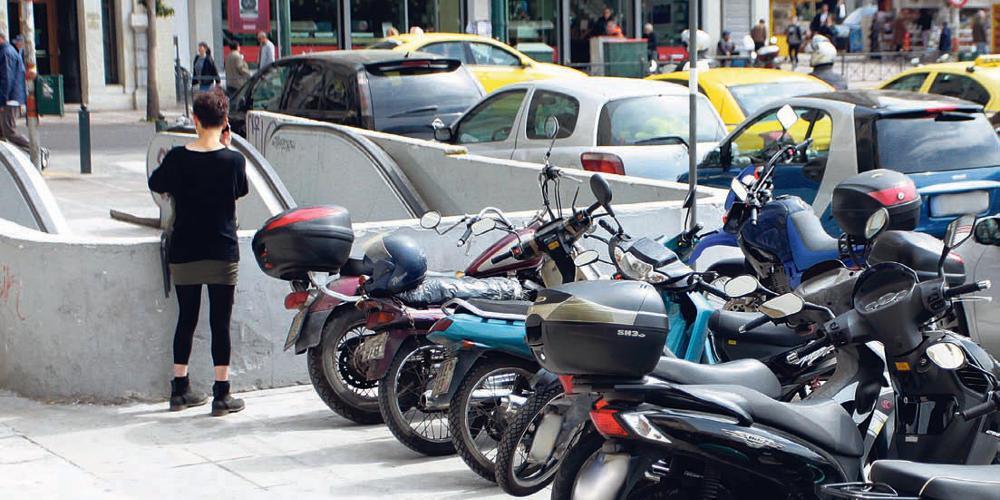 Τέλος στην άναρχη στάθμευση: Δημιουργούνται 1.180 νέες θέσεις για τις μοτοσικλέτες σε γειτονιές της Αθήνας