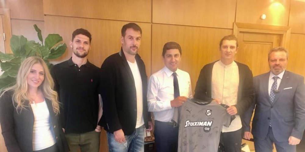 Με τις Ενώσεις των αθλητών ποδοσφαίρου, μπάσκετ, βόλεϊ συναντήθηκε ο Αυγενάκης