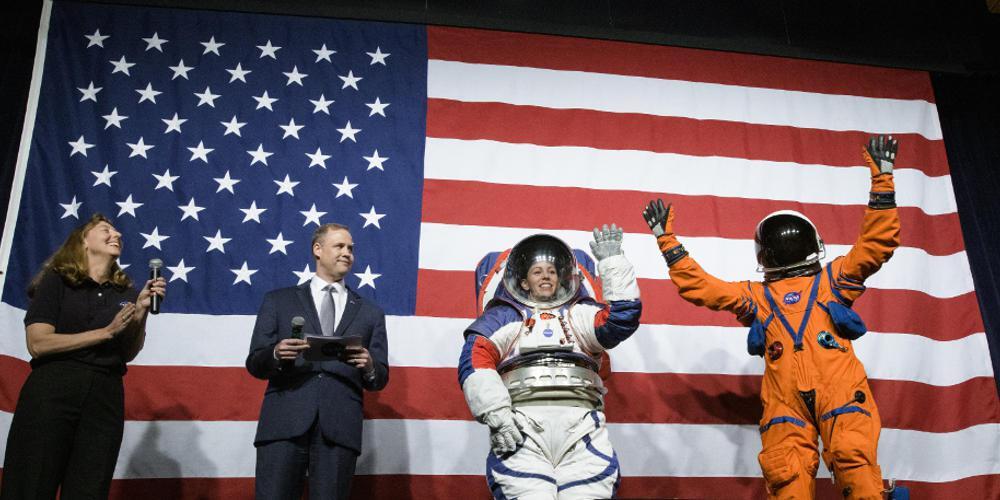 Αυτές είναι οι πρώτες νέες στολές της NASA μετά από 40 χρόνια!