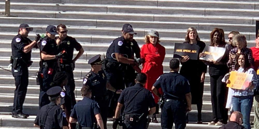 Συνελήφθη για τέταρτη φορά η Τζέιν Φόντα σε διαδήλωση για την κλιματική αλλαγή