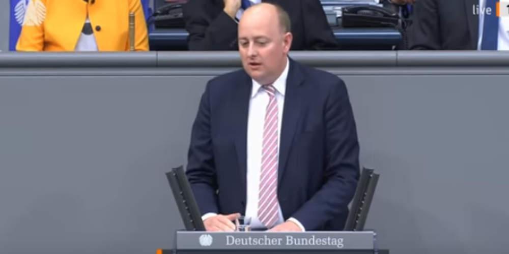 Συναγερμός στη Μπούντεσταγκ: Βουλευτής «κατέρρευσε» ενώ μιλούσε [βίντεο]