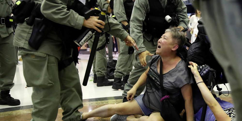 Χονγκ Κονγκ: Χάος από τα επεισόδια – 3 άνθρωποι τραυματίες σε κρίσιμη κατάσταση