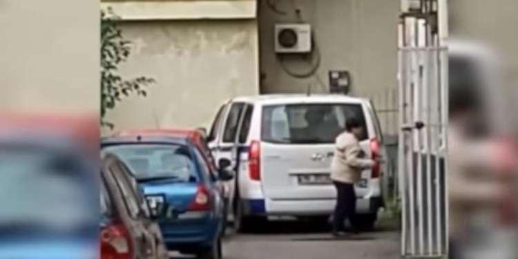 Σοκ στην Αλβανία: Αστυνομικός διοικητής κλέβει ανθρωπιστική βοήθεια για σεισμόπληκτους [βίντεο]