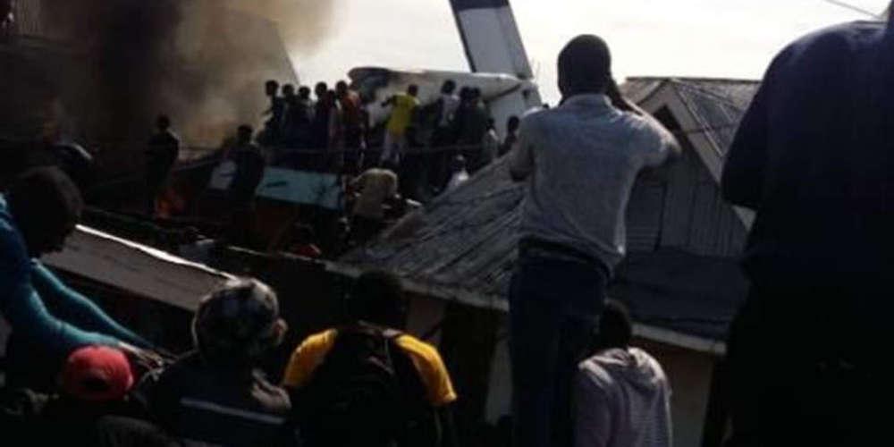 Αεροπορική τραγωδία στο Κονγκό: Τουλάχιστον 24 νεκροί από τη συντριβή αεροσκάφους σε πυκνοκατοικημένη συνοικία