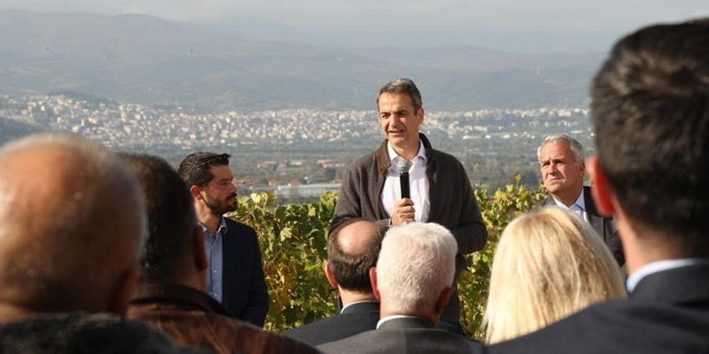 Μητσοτάκης σε οινοπαραγωγούς: Με νομοθετική ρύθμιση θα επιστραφεί ο προπληρωμένος ΕΦΚ στο κρασί