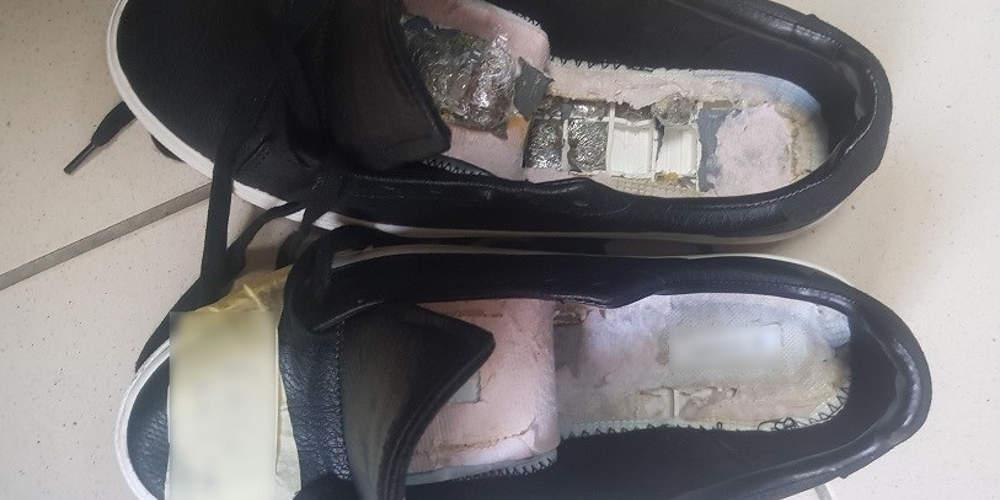 Τους «έπιασαν στα πράσα»: Κρατούμενοι στα Χανιά έκρυβαν ναρκωτικά στις σόλες των παπουτσιών τους [εικόνες]