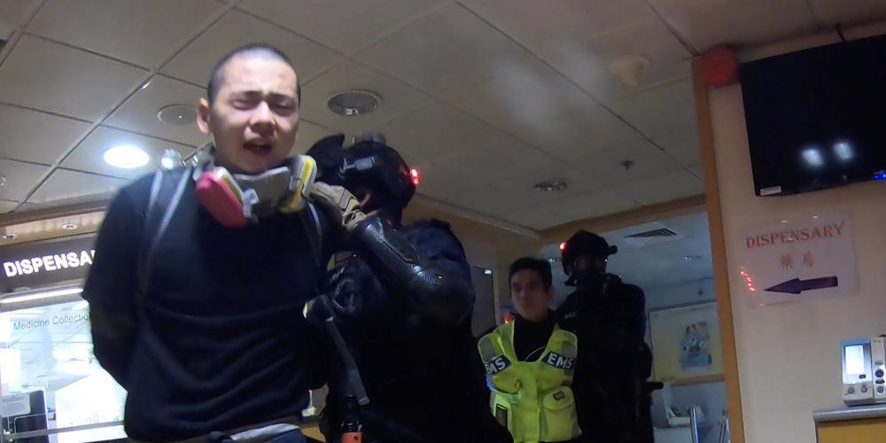 Χάος στο Χονγκ Κονγκ: Η αστυνομία παγίδευσε διαδηλωτές στην πανεπιστημιούπολη [βίντεο]