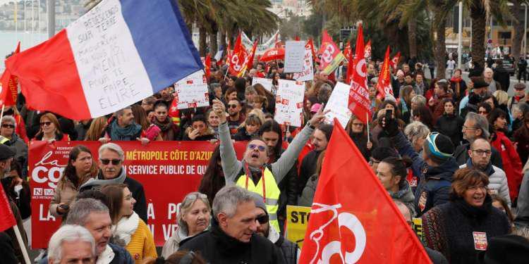 Στο κενό οι διαπραγματεύσεις κυβέρνησης-συνδικάτων στη Γαλλία – Συνεχίζονται οι κινητοποιήσεις