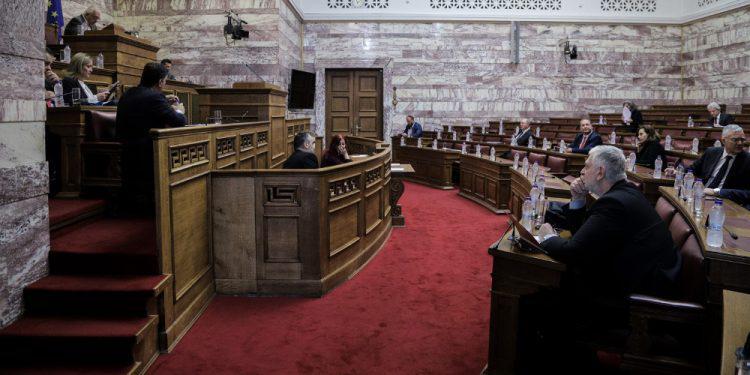 Εκλογικός νόμος: Αντιτίθενται τα κόμματα της αντιπολίτευσης πλην Βελόπουλου