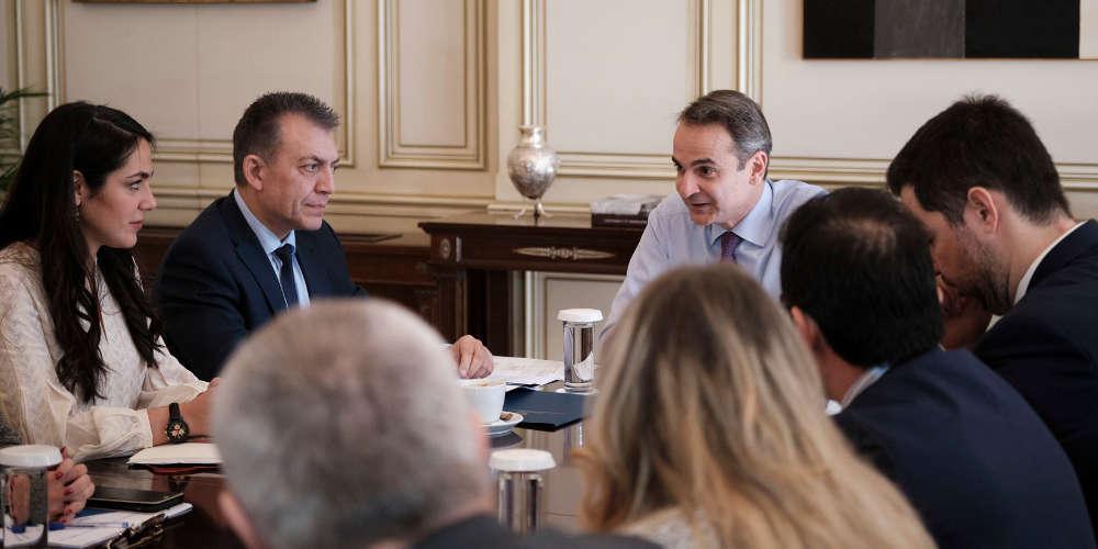 Αξιολόγηση κυβερνητικού έργου: Τι ειπώθηκε στη συνάντηση Μητσοτάκη με την ηγεσία του Υπουργείου Εργασίας