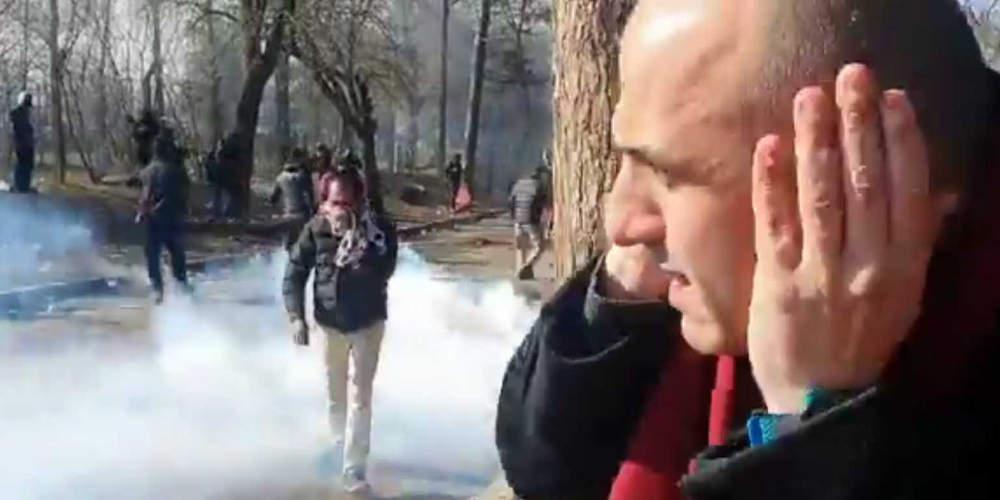 Βίντεο-ντοκουμέντο: Δακρυγόνο περνάει δίπλα από τον Μανώλη Κωστίδη στα ελληνοτουρκικά σύνορα