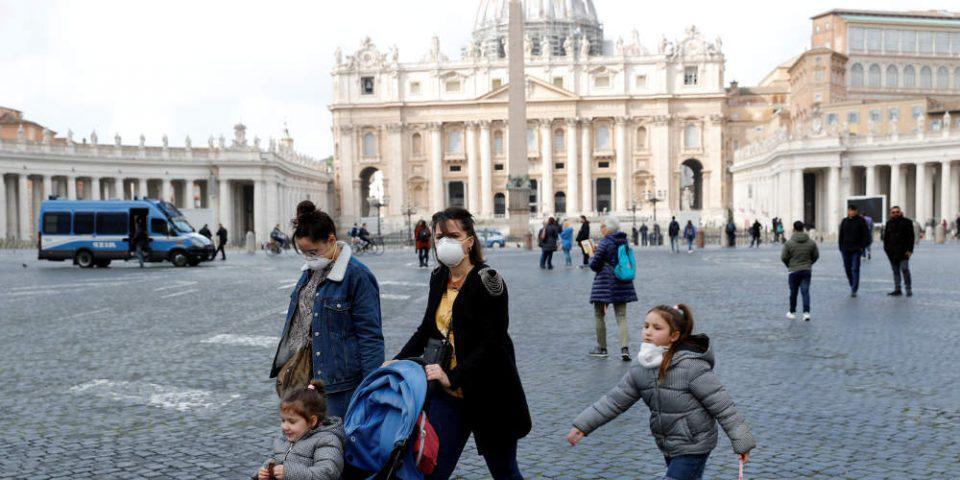 Vaticano: uomo minacciato con coltello e gridato 