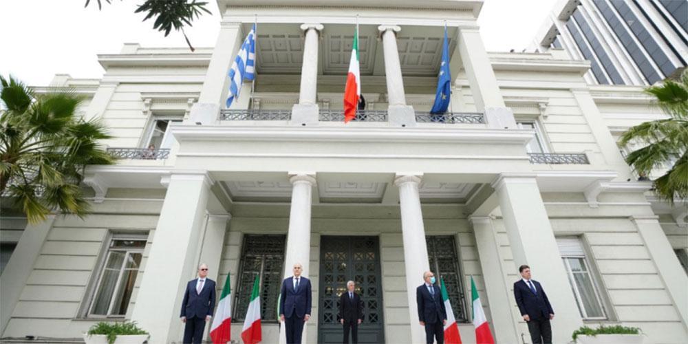 Η σημαία της Ιταλίας κτήριο του ΥΠΕΞ - Μήνυμα αλληλεγγύης προς τον ιταλικό λαό