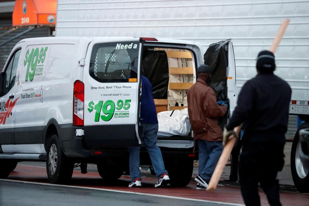 Φρίκη: Γραφείο κηδειών διατηρούσε πτώματα σε φορτηγά χωρίς ψύξη στις ΗΠΑ