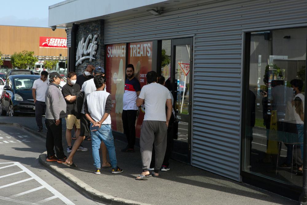 Χαμός στην Νέα Ζηλανδία μετά την άρση του lockdown: Ουρές για χάμπουργκερ και τηγανιτές πατάτες