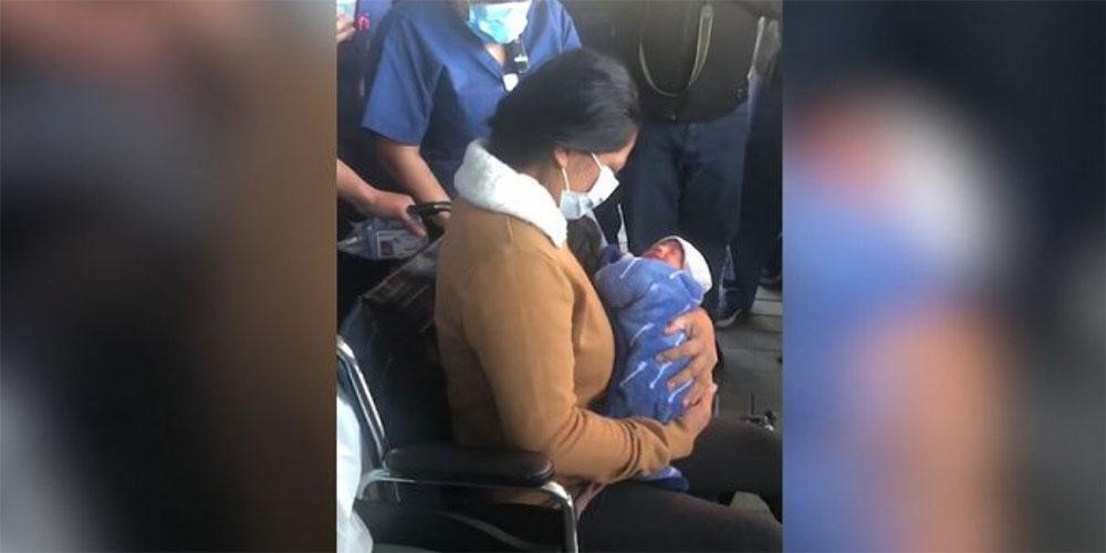 Κορωνοϊός - Νέα Υόρκη: Γυναίκα βλέπει για πρώτη φορά το μωρό που γέννησε ενώ βρισκόταν σε κώμα