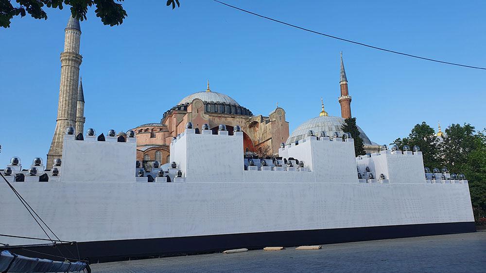 Οι Τούρκοι στήνουν σόου μπροστά από την Αγιά Σοφιά - Ετοιμάζουν φιέστα για την Αλωση και θα διαβάσουν το Κοράνι