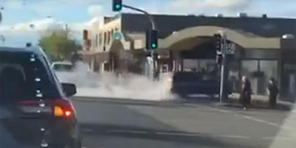 Συναγερμός στην Αυστραλία: Αυτοκίνητο «καρφώθηκε» σε κατάστημα πώλησης χιτζάμπ - 12 τραυματίες