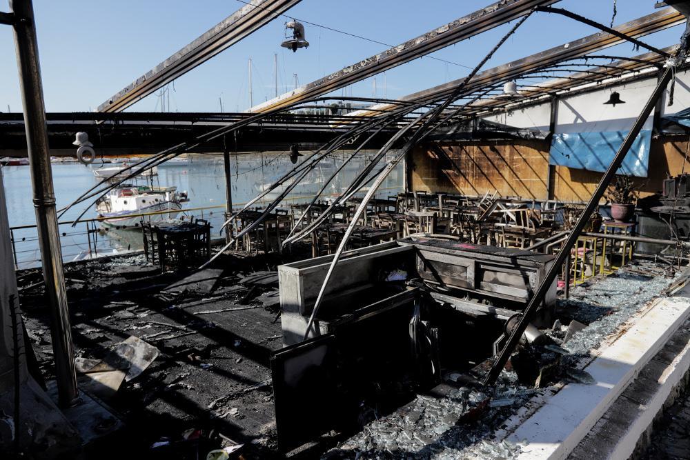 Πυρκαγιά τη νύχτα σε ψαροταβέρνα στο Μικρολίμανο