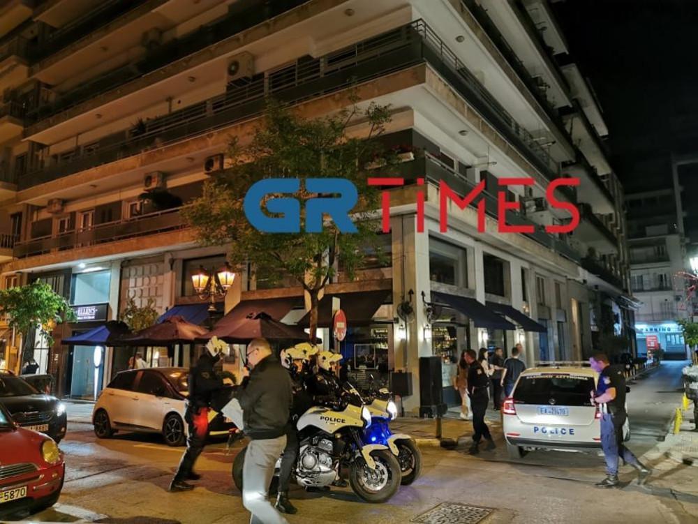 Θεσσαλονίκη: Συνωστισμός σε take away μπαρ – Η αστυνομία διέλυσε το πλήθος