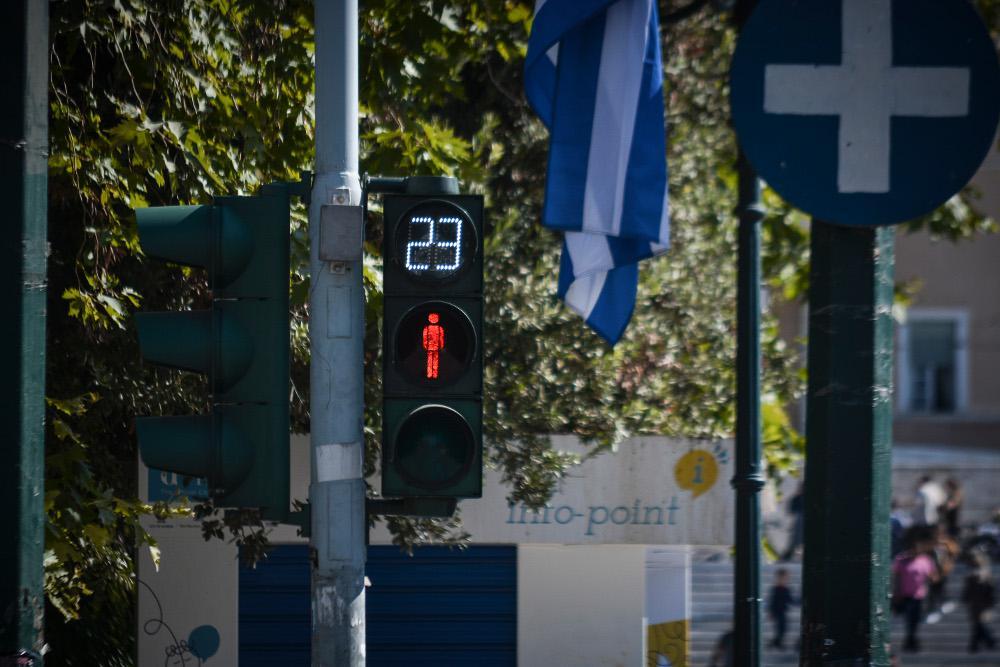 «Eξυπνα» φανάρια στους δρόμους της Αθήνας θα καταγράφουν τους παραβάτες