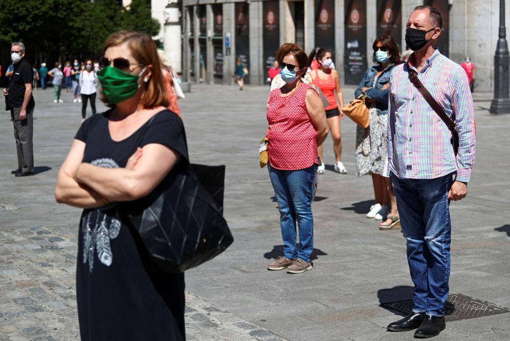 Νέες οδηγίες από τον ΠΟΥ - Συνιστά τη χρήση μάσκας σε δημόσιους χώρους