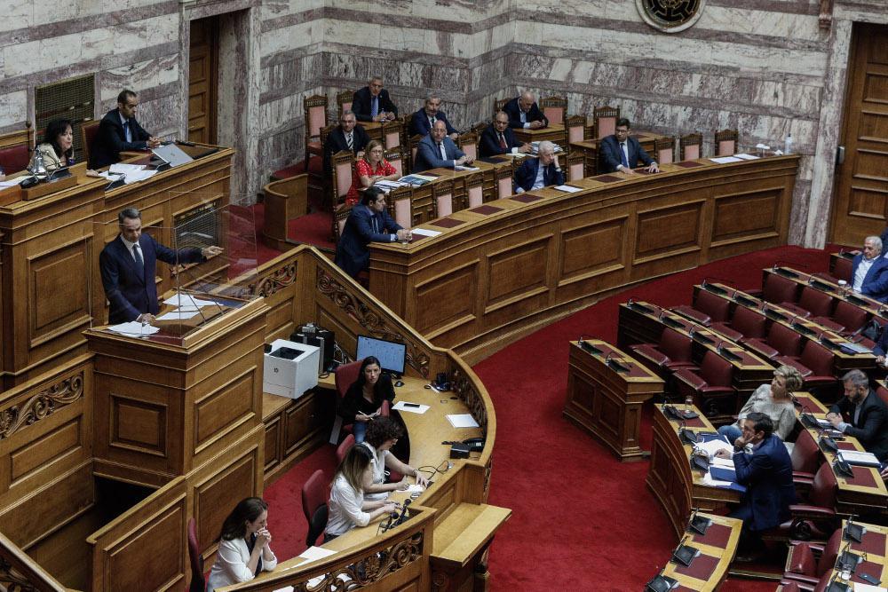 Σφυροκόπημα Μητσοτάκη σε Τσίπρα στη Βουλή: Εσείς διαλύσατε τη μεσαία τάξη και συνεχίζετε να λέτε ψέμματα