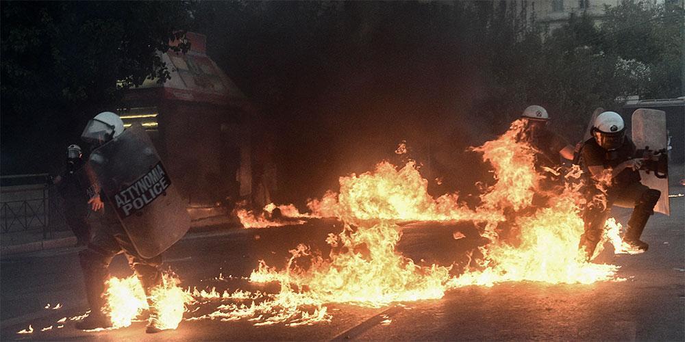 Πεδίο μάχης το κέντρο της Αθήνας: Εντοπίστηκαν αχρησιμοποίητες μολότοφ – «Ήταν έτοιμοι για πόλεμο», εκτιμούν οι Αρχές