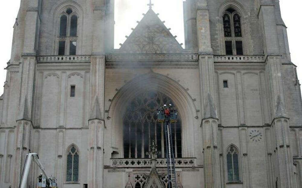 Γαλλία: Υπό κράτηση ένας άνδρας για τη φωτιά στον καθεδρικό της Νάντης