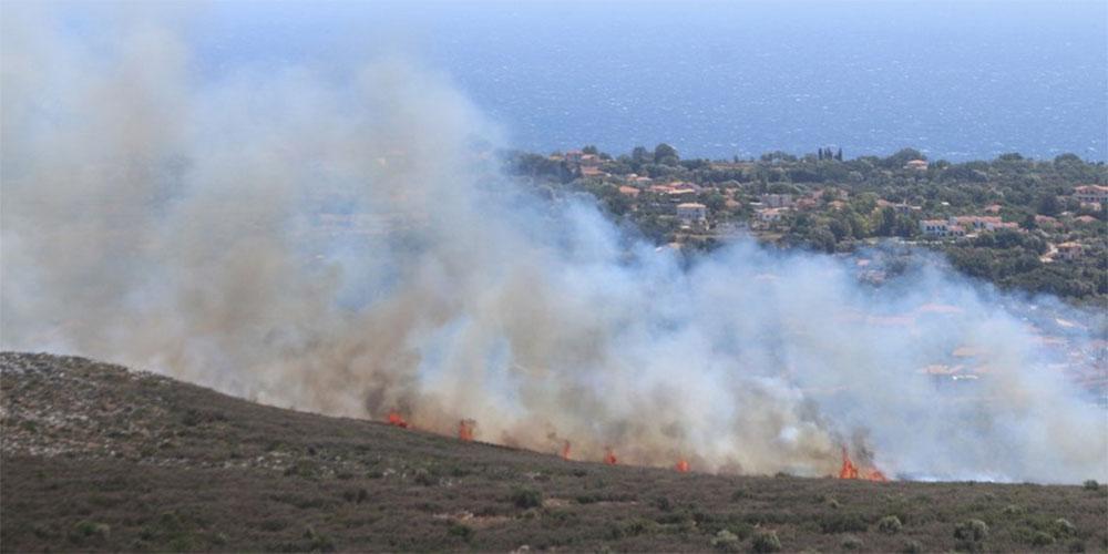 Σε ύφεση η φωτιά στην Κεφαλονιά - Εκκενώθηκε προληπτικά ο οικισμός Δοριζάτα