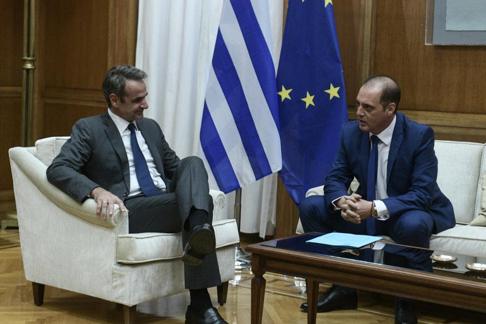 Σύγκληση του συμβουλίου των πολιτικών αρχηγών ζήτησε από τον πρωθυπουργό ο Βελόπουλος