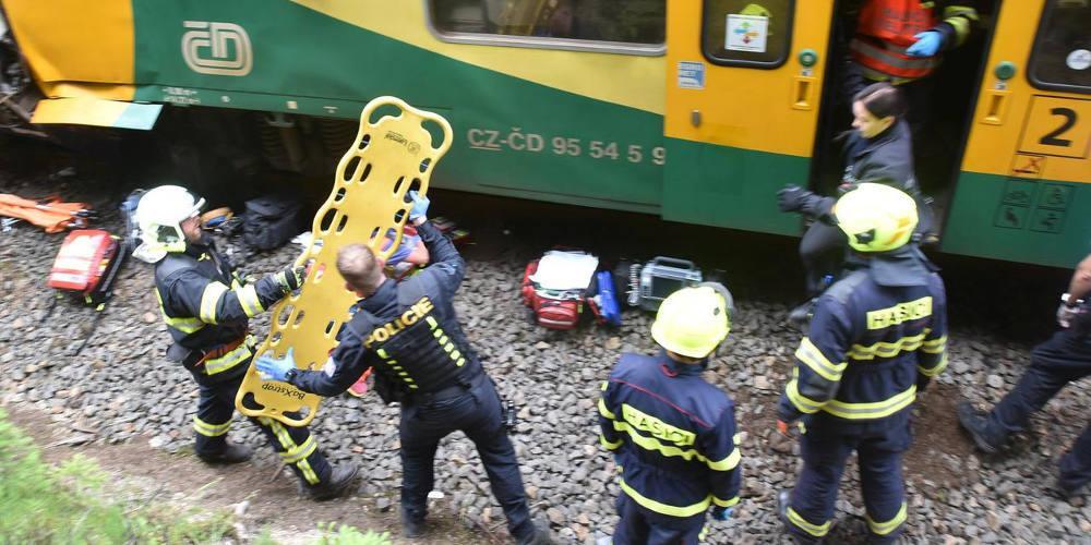 Σύγκρουση τρένων στην Τσεχία – Δεκάδες τραυματίες