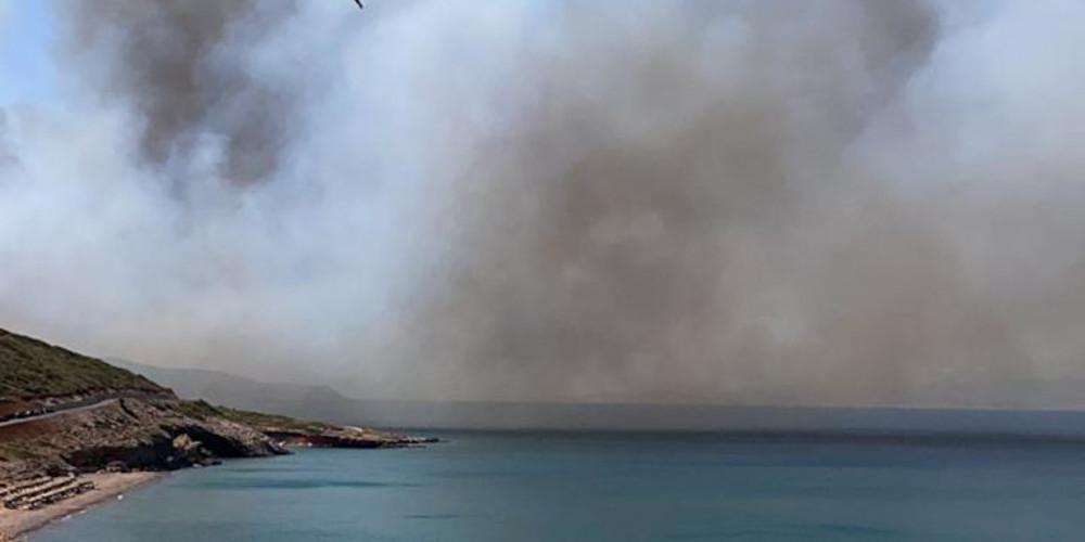 Μεγάλη πυρκαγιές κοντά σε σπίτια στην περιοχή της Αγίας Πελαγίας στα Κύθηρα