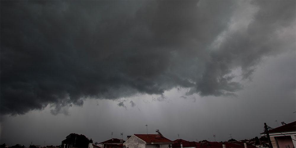Κακοκαιρία «Θάλεια»: Καταιγίδες και στην Αττική σήμερα – Πότε θα «χτυπήσουν» τα έντονα φαινόμενα [χάρτες]
