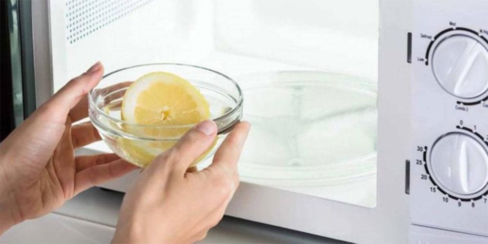 Καθαρός φούρνος μικροκυμάτων με τον πιο απλό τρόπο: Βάλε λεμόνι για 3 λεπτά και το αποτέλεσμα θα σε δικαιώσει!