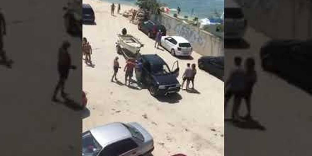 Απίστευτες εικόνες σε παραλία της Χαλκιδικής: Πιάστηκαν στα χέρια για μια βάρκα