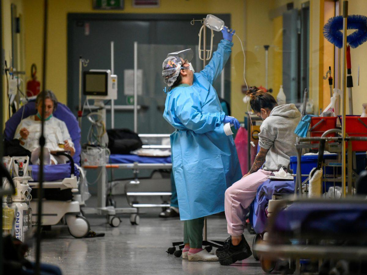Κορωνοϊός: Τρομάζει η πίεση στα νοσοκομεία – «Έχουμε 124 διασωληνωμένους εκτός ΜΕΘ»