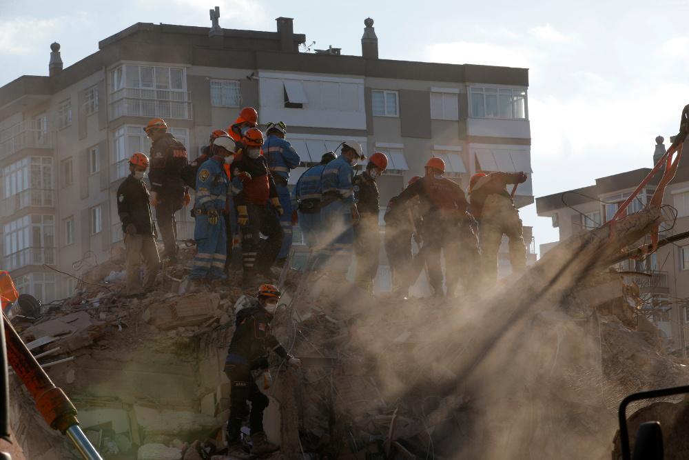 Σεισμός - Τουρκία: Τους 49 έφτασαν οι νεκροί - 70χρονος ανασύρθηκε ζωντανός μετά από 33 ώρες